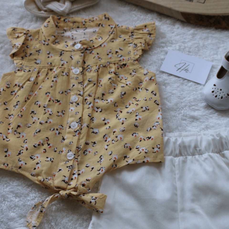 Çiçek Desen Gömlekli Şortlu Kız Bebek 2'li Takım