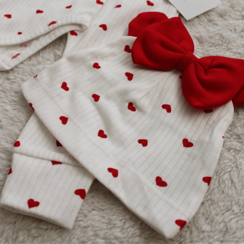 Kalp Baskılı Bereli Fitilli Kumaş 3'lü Kız Bebek Takım