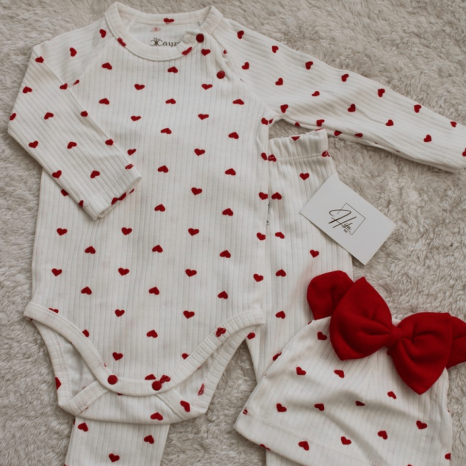 Kalp Baskılı Bereli Fitilli Kumaş 3'lü Kız Bebek Takım