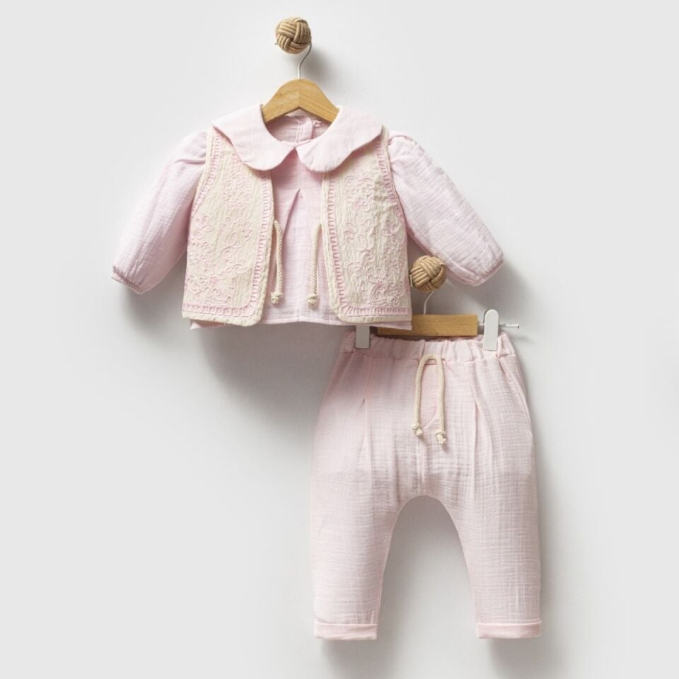 Kız Bebek Nakış Yelekli Müslin Takım