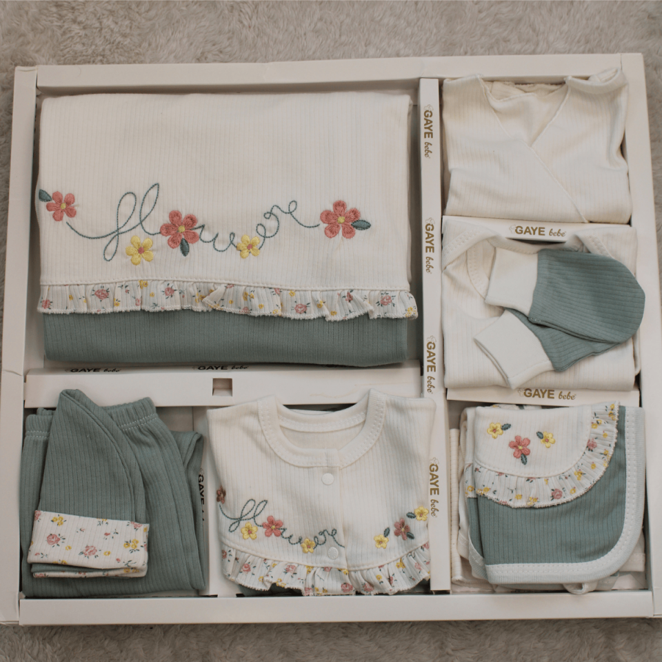 Çiçek Nakışlı Kız Bebek 10'lu Hastane Çıkışı Set