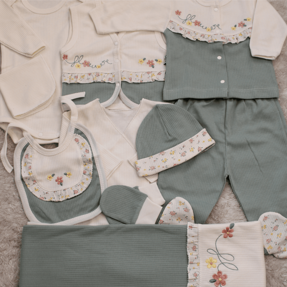 Çiçek Nakışlı Kız Bebek 10'lu Hastane Çıkışı Set