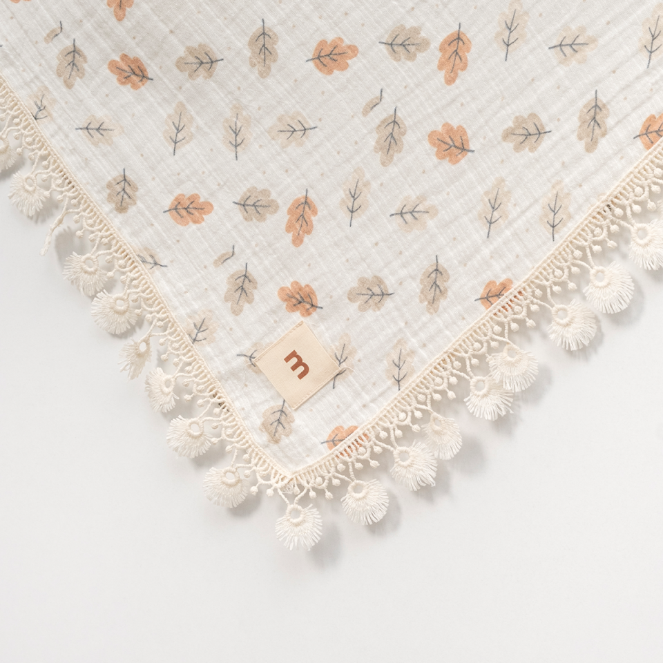 Yaprak Desen Kutulu Battaniye Tarak Set