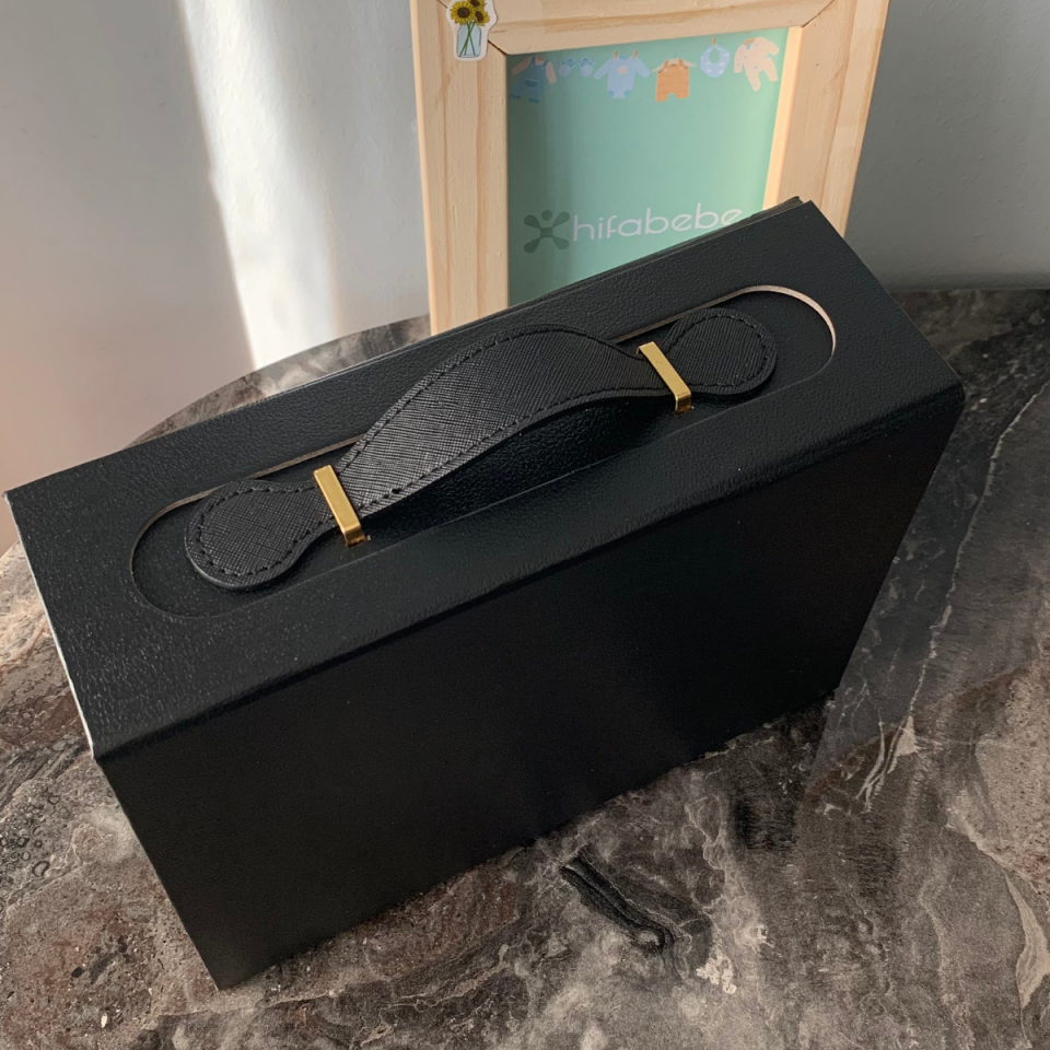 Kişiselleştirilebilir Deri Detaylı Bavul Hediye Kutusu  (TEK SATILMAMAKTADIR)