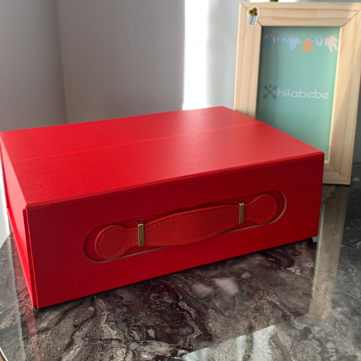 Kişiselleştirilebilir Deri Detaylı Bavul Hediye Kutusu (TEK SATILMAMAKTADIR)