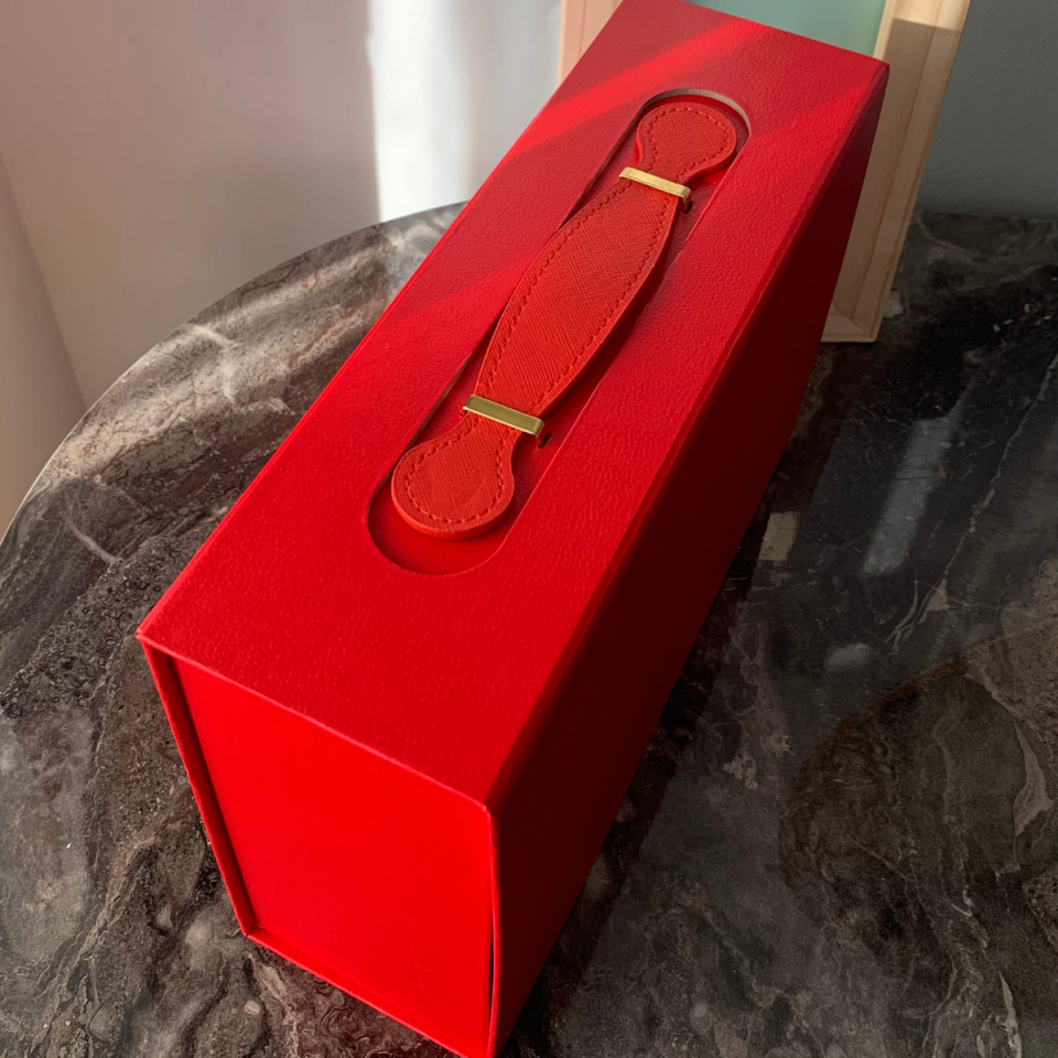 Kişiselleştirilebilir Deri Detaylı Bavul Hediye Kutusu (TEK SATILMAMAKTADIR)