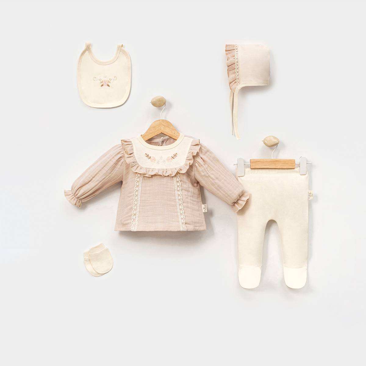 Kız Bebek Nakışlı Müslin Detay 5li Set