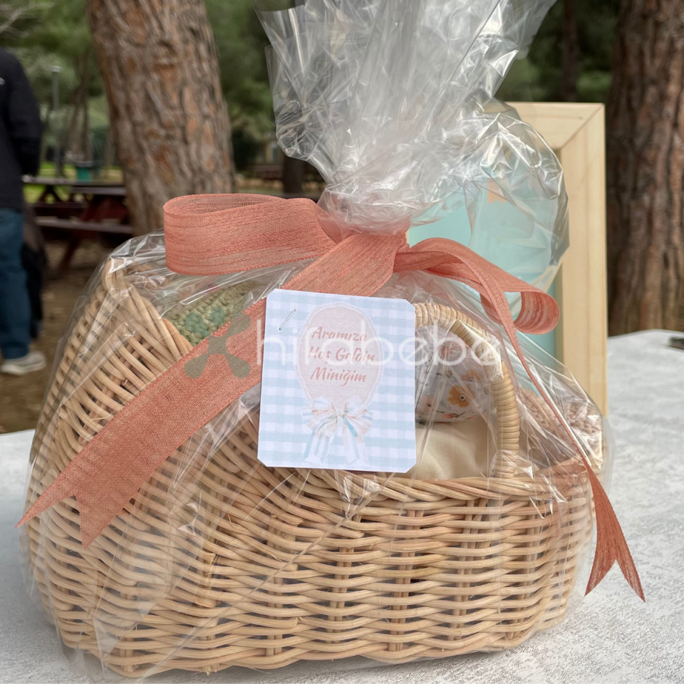 (ÖN SİPARİŞ) Baby Bloom - Zamansız Rattan Hediye Seti (Kız Bebek)  22*13*14 cm
